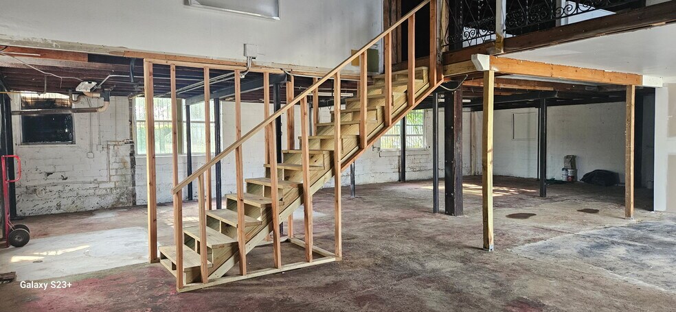 More Photos Of 1502 Columbus Dr, Tampa Auto Repair For Sale