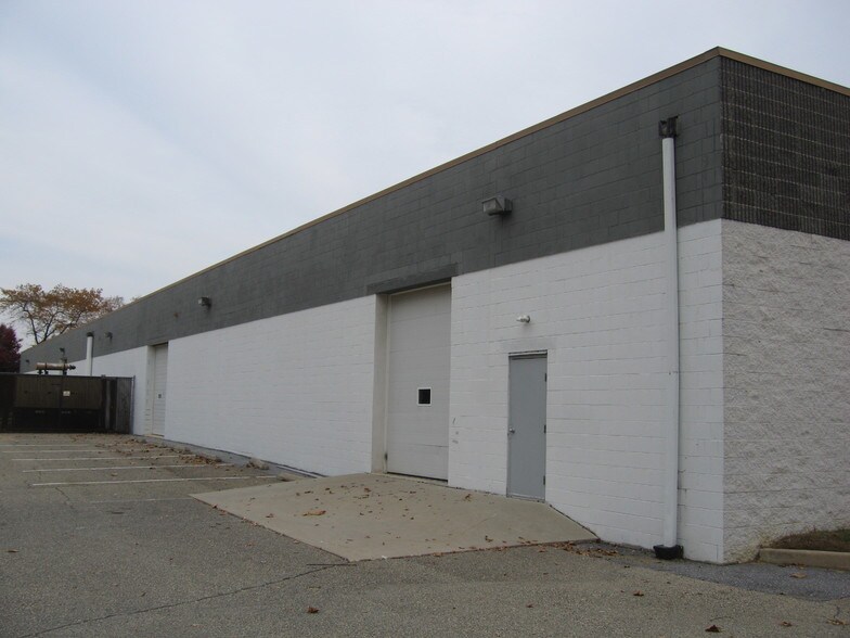 More Photos Of 122 Burrs Rd, Westampton Warehouse For Lease