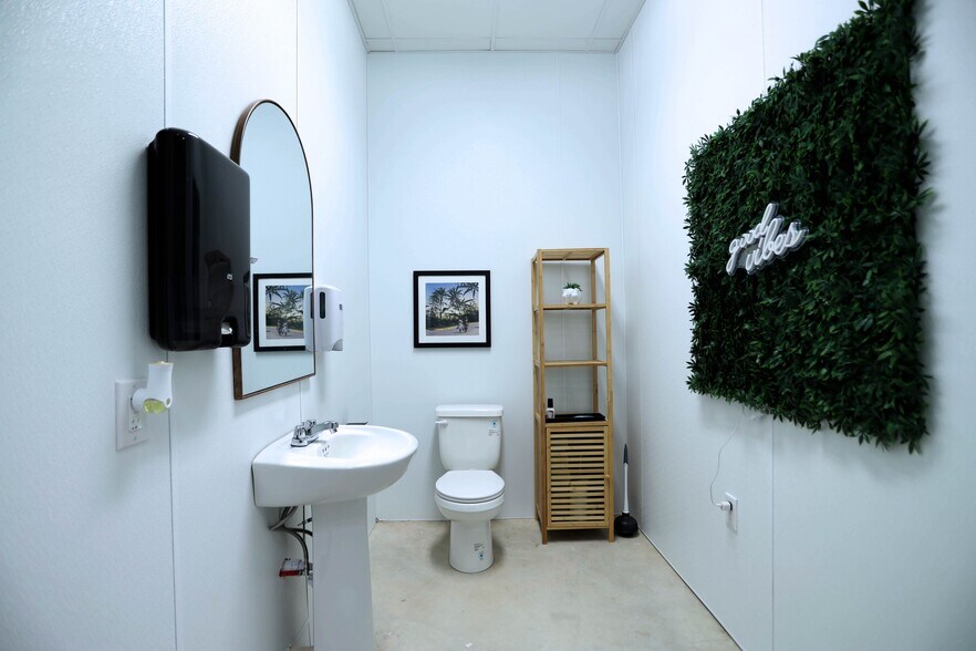 More Photos Of 11315 Hide-A-Way Ln, Thackerville Warehouse For Sale