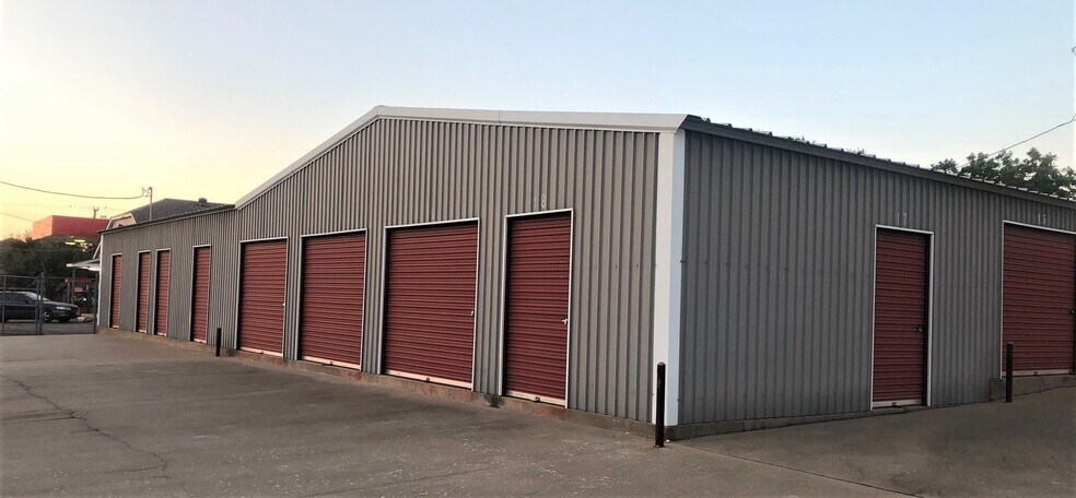 More Photos Of 811 Woodard Ave, Cleburne Convenience Store For Sale