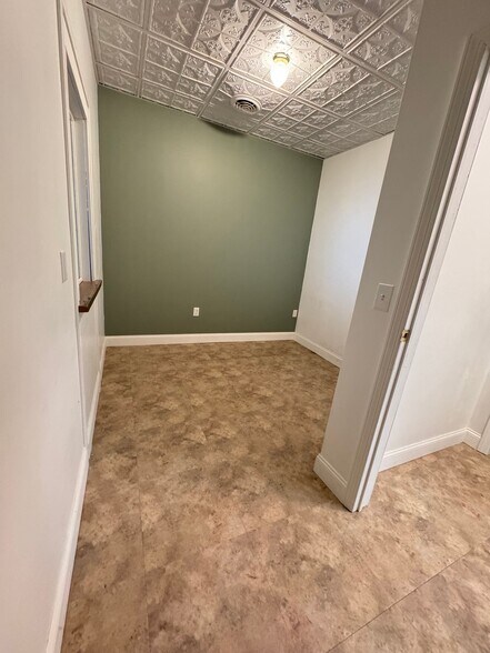 More Photos Of 245 Chestnut St, Meadville Storefront For Lease