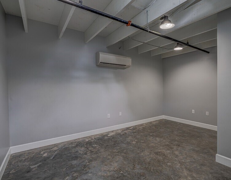 More Photos Of 440 Royellou Ln, Mount Dora Office For Lease