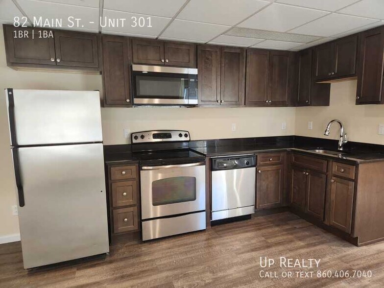 More Photos Of 82 Main St, East Hampton Apartments For Lease