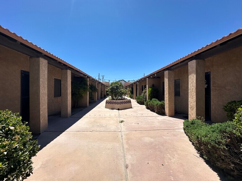 More Photos Of 12064 Jacaranda Ave, Hesperia Office For Lease