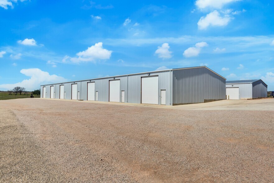 More Photos Of 343 Miracle Mile, Stonewall Warehouse For Lease