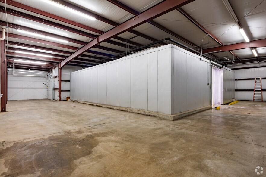 More Photos Of 2015 E Olive St, Decatur Refrigeration Cold Storage For Lease