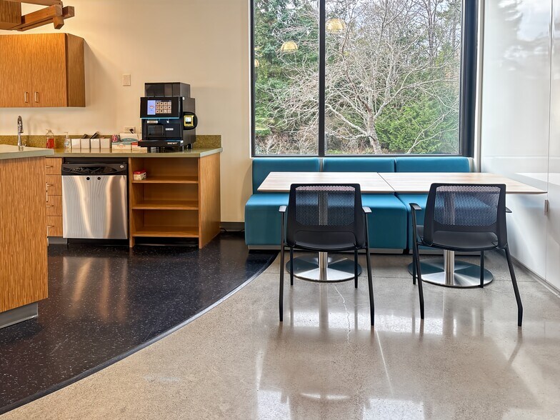 More Photos Of 100 Ravine Ln NE, Bainbridge Island Coworking Space