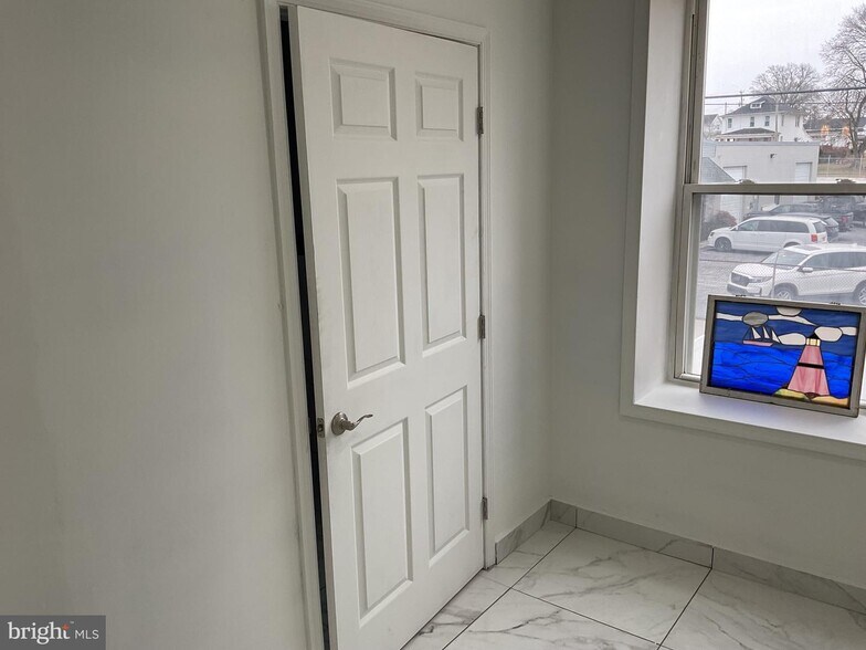 More Photos Of 1880 W Market St, York Storefront Retail Office For Sale