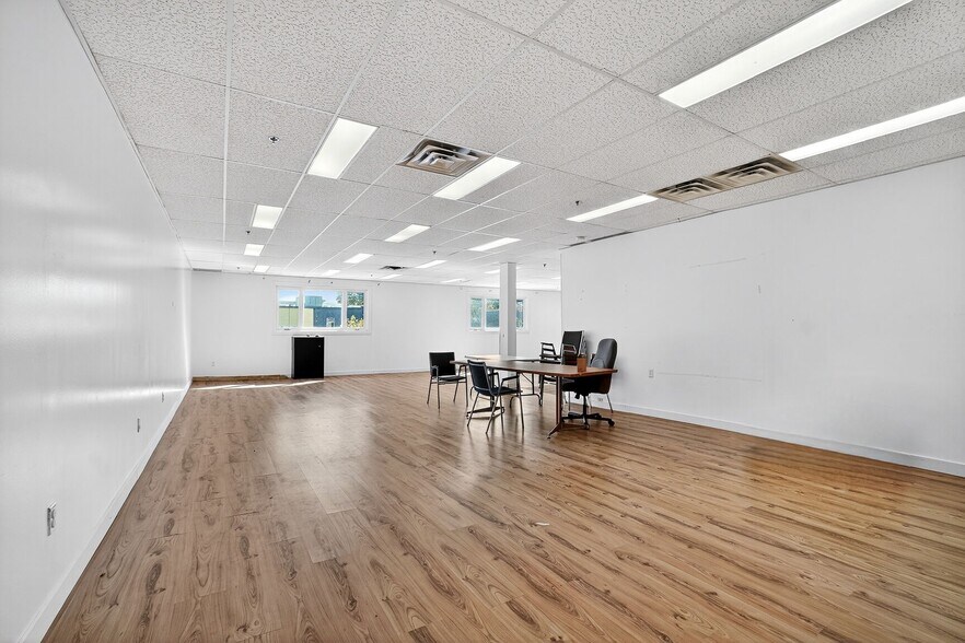 More Photos Of 1988 Rue Sainte-Catherine E, Montréal General Retail For Lease