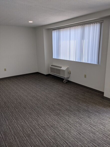More Photos Of 901-912 Columbia Cir, Merrimack Industrial For Lease