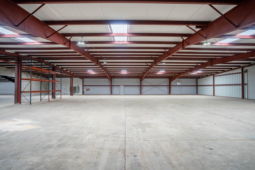 More Photos Of 12925 N 49th St, Clearwater Warehouse For Lease