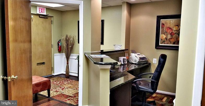 More Photos Of 12512 Lakeridge Dr, Woodbridge Medical For Sale