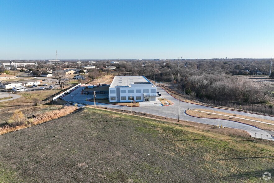 More Photos Of 2010 Commerce -1, McKinney Showroom For Lease