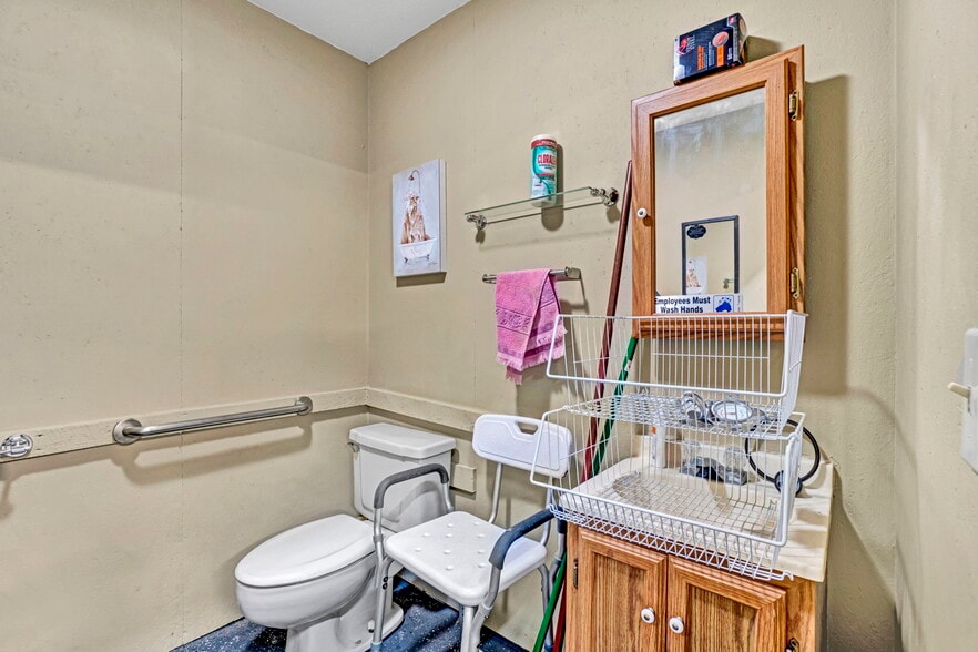 More Photos Of 4033 Geer Hwy, Cleveland General Retail For Sale