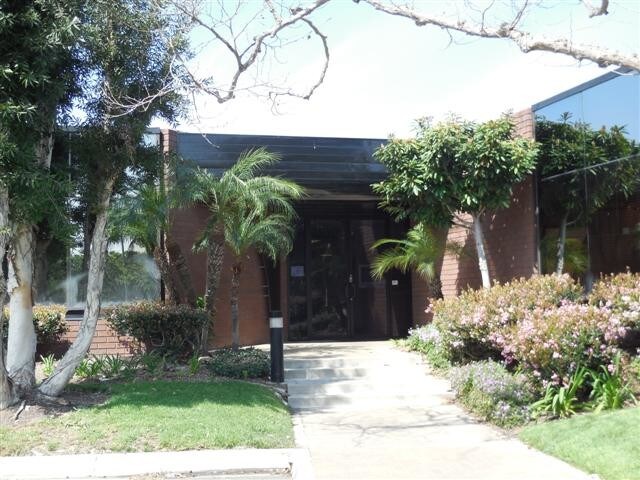 More Photos Of 4611 Teller Ave, Newport Beach Medical For Lease