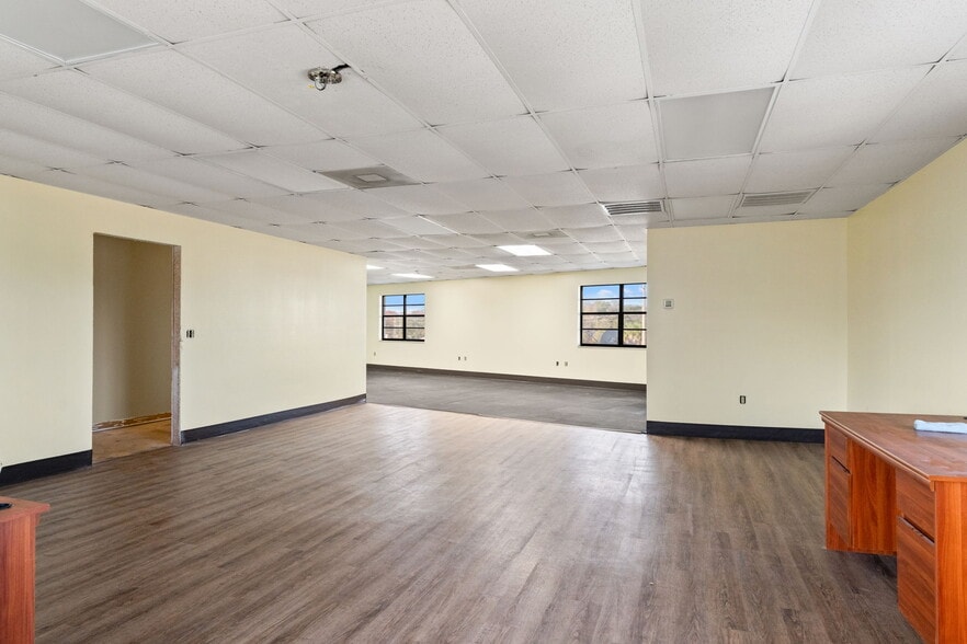 More Photos Of 1108 Commercial Way, Spring Hill Freestanding For Sale