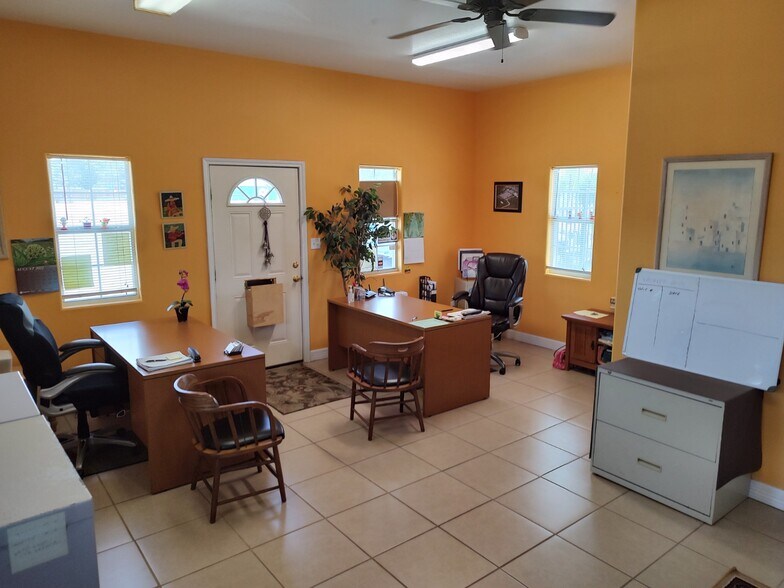 More Photos Of 4101 N Saint Marys St, Beeville Self Storage For Lease