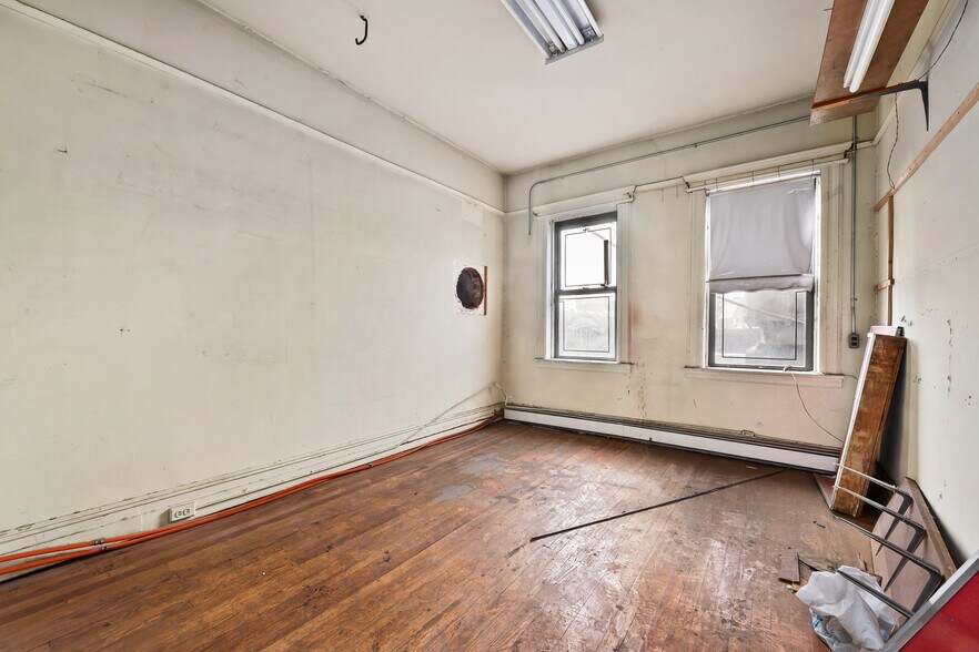 More Photos Of 507 32nd St, Union City Storefront Retail Office For Sale