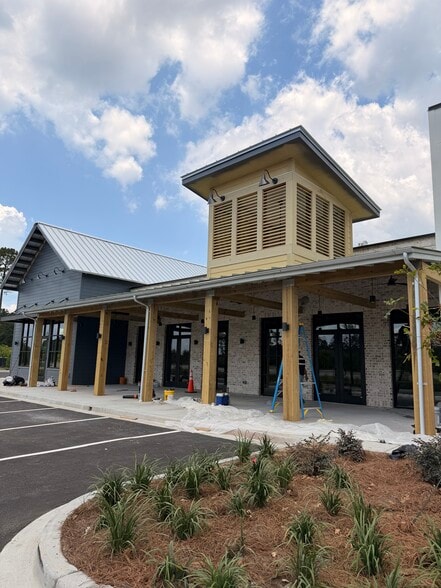 More Photos Of 200 Basswood Dr, Savannah Storefront For Lease