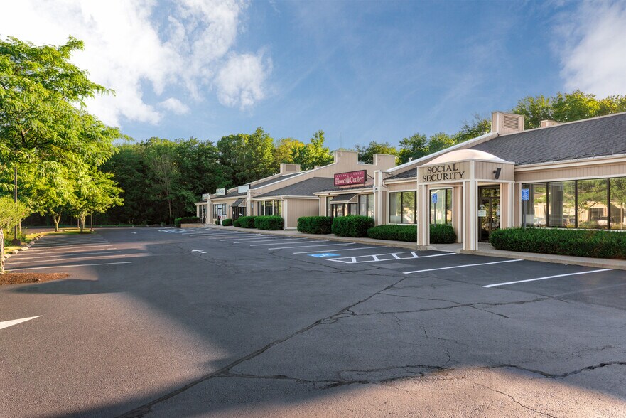 More Photos Of 2168 Diamond Hill Rd, Woonsocket Unknown For Lease