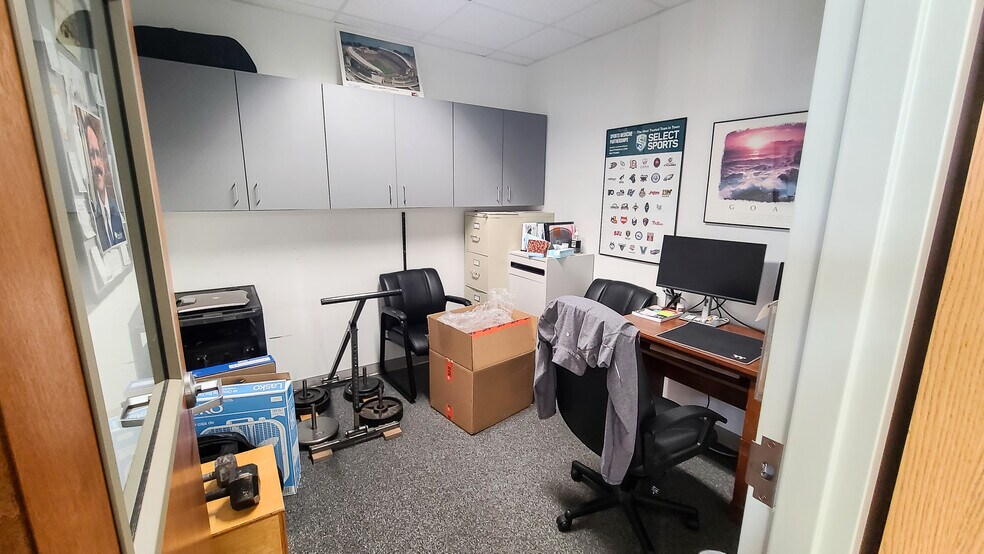 More Photos Of 559 Centre View Blvd, Crestview Hills Office For Sale