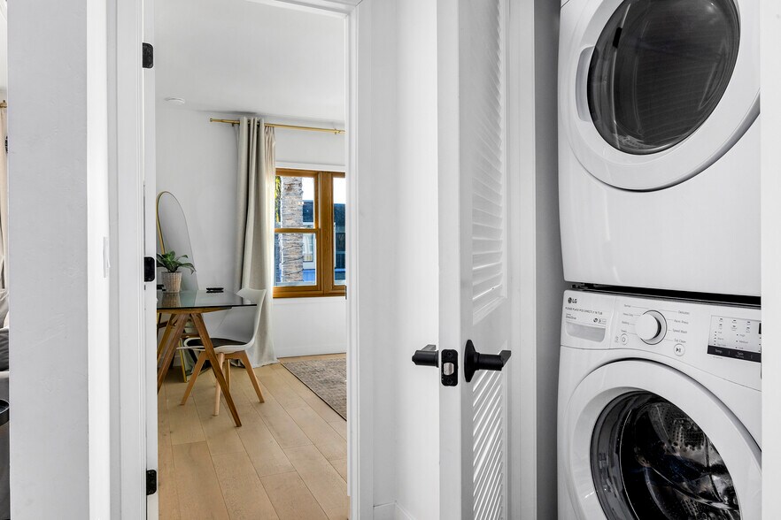 More Photos Of 208-210 Capitola Ave, Capitola Storefront Retail Residential For Sale