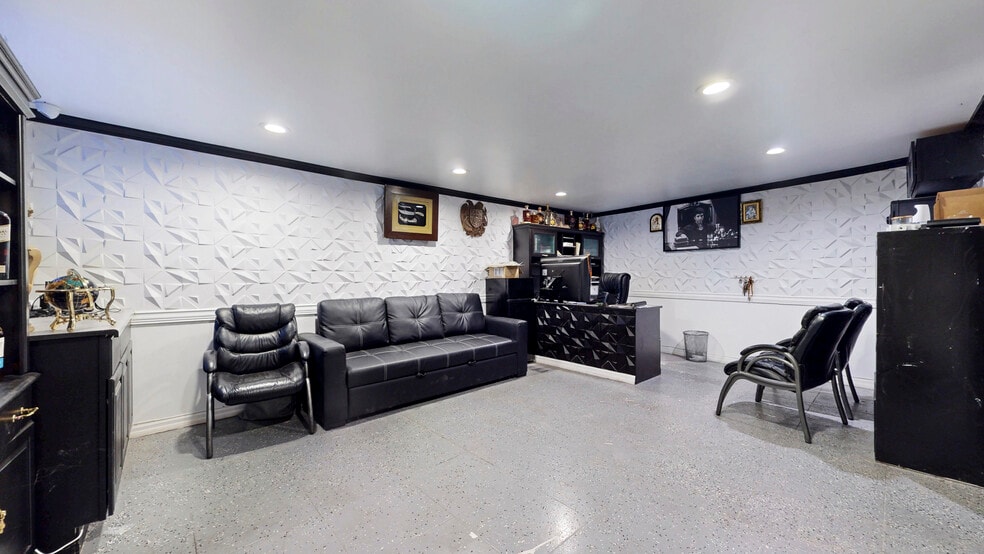 More Photos Of 6500 Foothill Blvd, Tujunga Restaurant For Sale