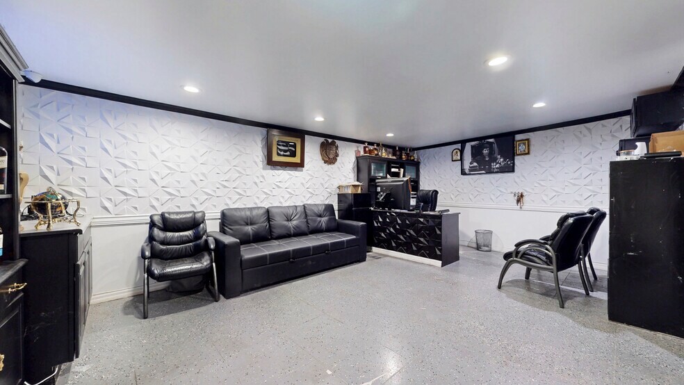 More Photos Of 6500 Foothill Blvd, Tujunga Restaurant For Sale