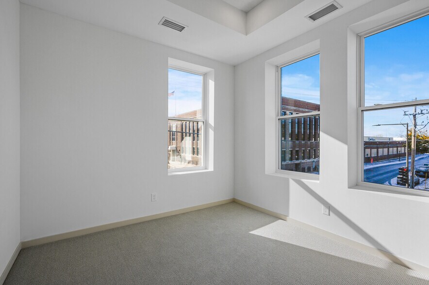 More Photos Of 842 Rice St, Saint Paul Storefront Retail Residential For Lease