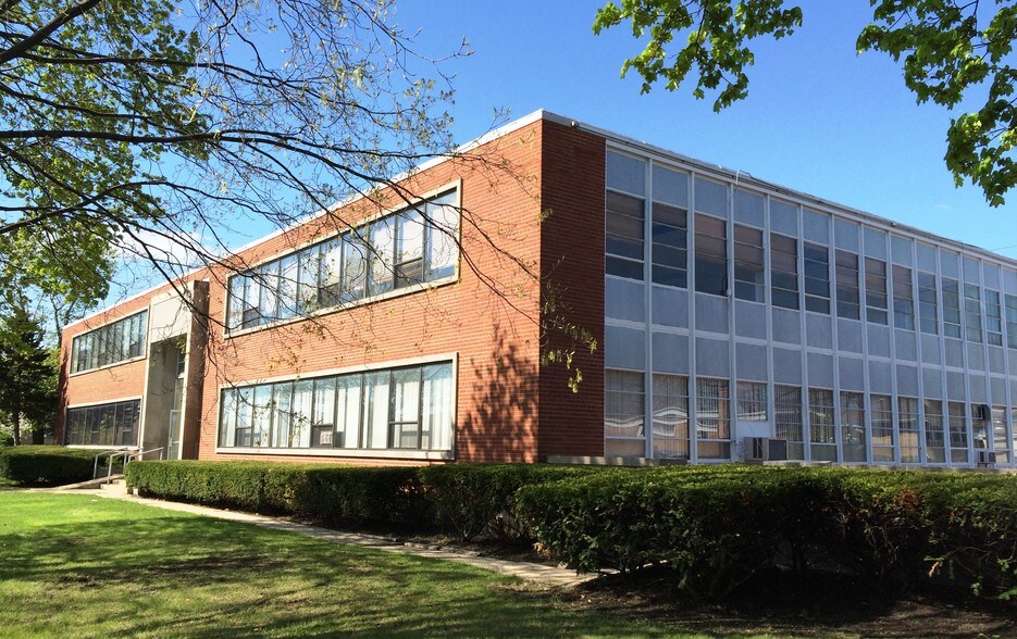 More Photos Of 7300 N Cicero Ave, Lincolnwood Loft Creative Space For Lease