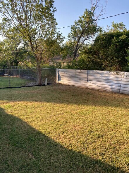 More Photos Of 2213 Ellis Dr, Rosharon Warehouse For Sale