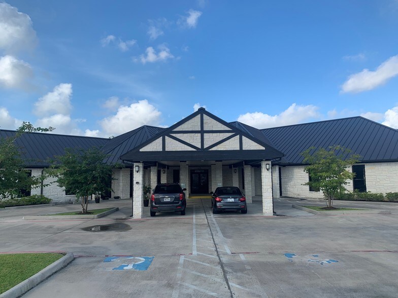 More Photos Of 2307 W Baker Rd, Baytown Medical For Lease