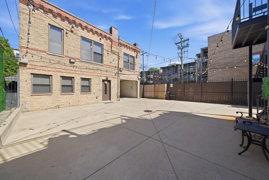 More Photos Of 2635 N Kedzie Ave, Chicago General Retail For Lease
