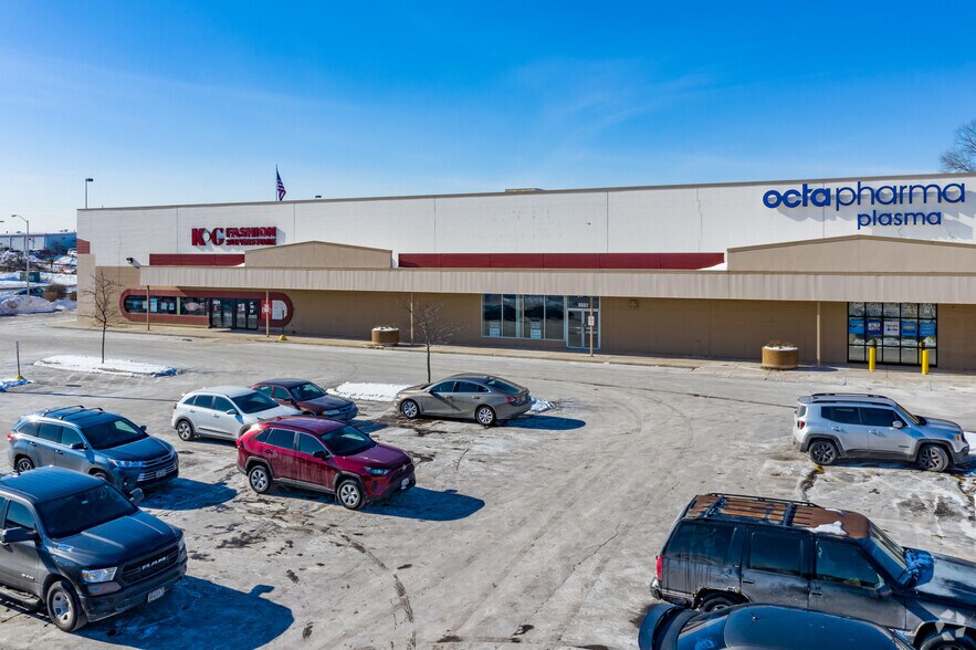 More Photos Of 8600-8604 W Brown Deer Rd, Milwaukee General Retail For Sale