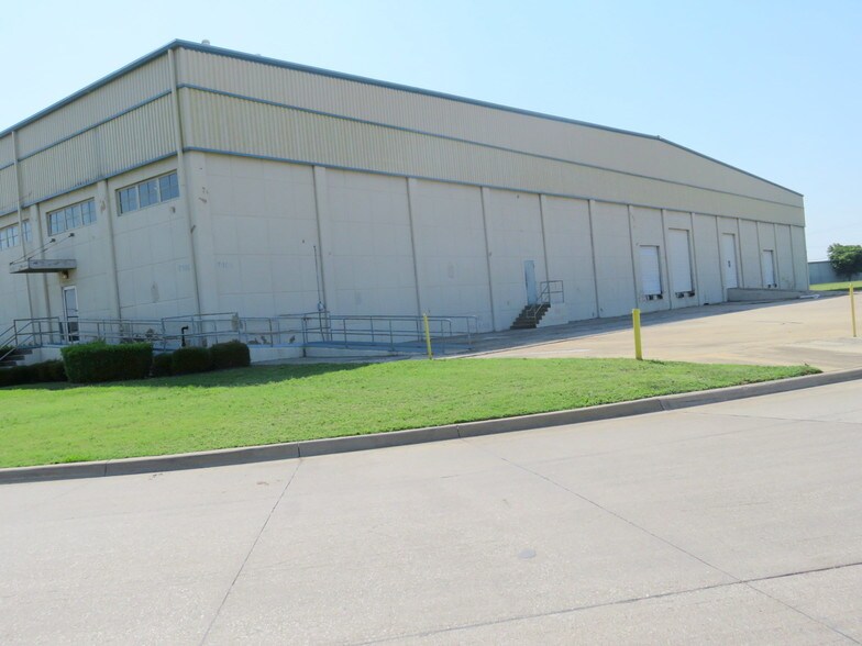 More Photos Of 7100-7108 Burns St, Richland Hills Warehouse For Lease