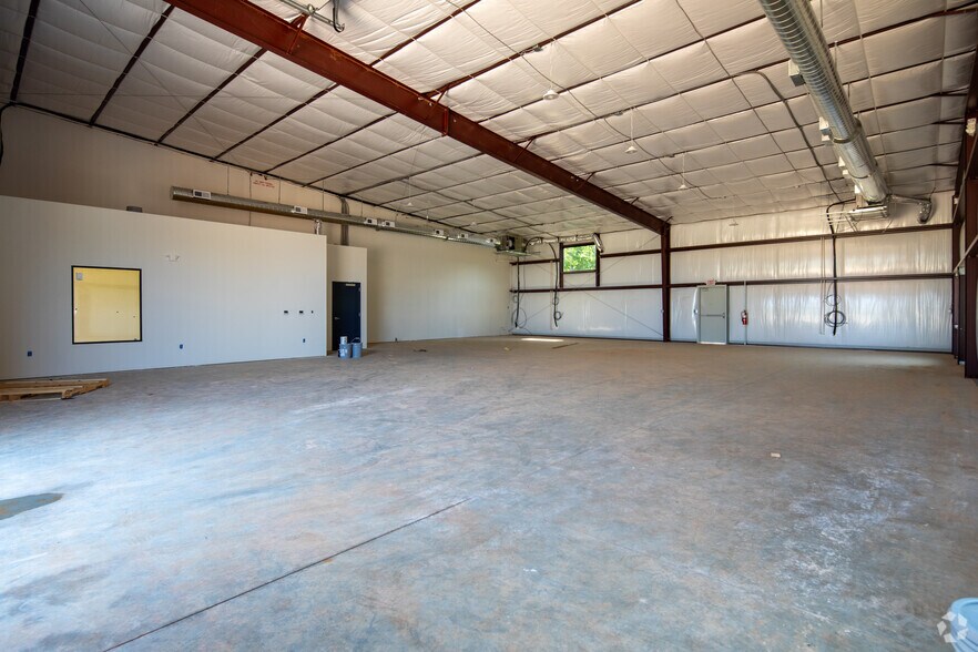 More Photos Of 564 Blake Bottom Road, Huntsville Showroom For Lease