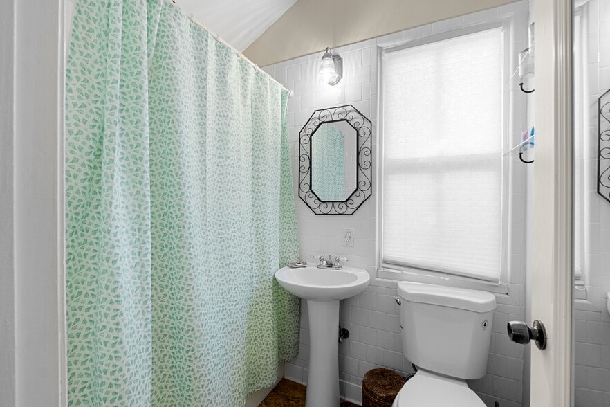 More Photos Of 1608 Lake Ave, West Palm Beach Hotel For Sale