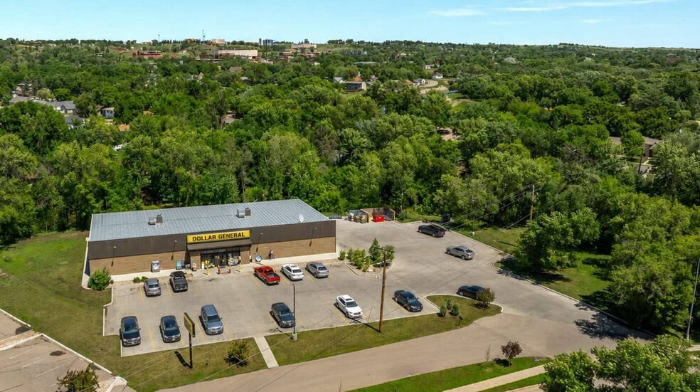 More Photos Of 1106 4th Ave NW, Minot General Retail For Sale
