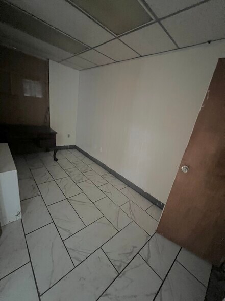 More Photos Of 2804 NW 10th St, Oklahoma City Manufacturing For Sale