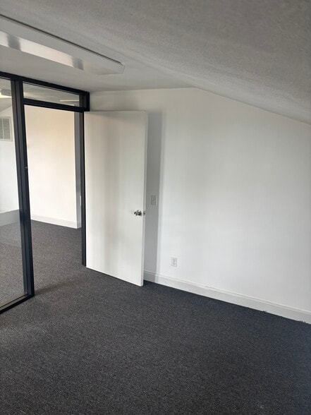 More Photos Of 2660 Warwick Ave, Warwick Office For Sale