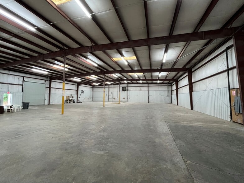 More Photos Of 121 Holt Industrial Cir, Acworth Warehouse For Sale