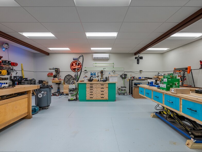 More Photos Of 39 Brookside Cir, Candler Warehouse For Lease