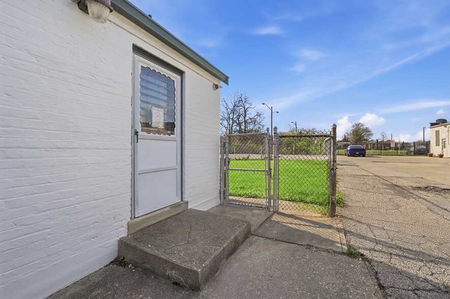 More Photos Of 1703 Dale Rd, Cincinnati Public Library For Sale