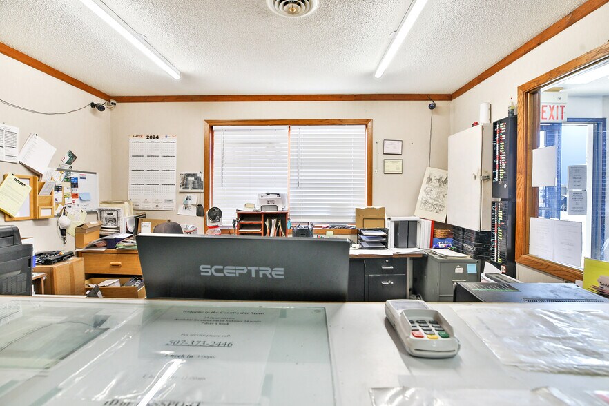 More Photos Of 2102 E Main St, Albert Lea Hotel For Sale