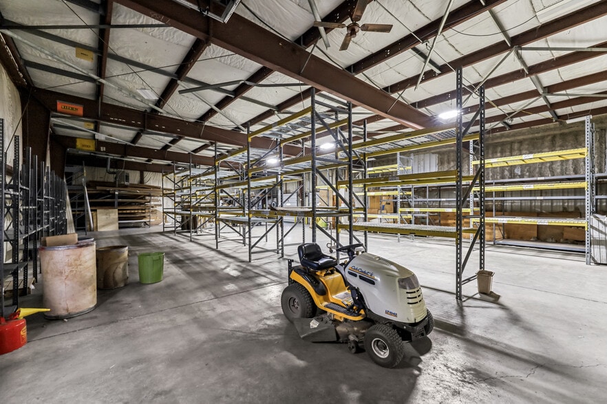 More Photos Of 3939 E 14th St, Des Moines Warehouse For Sale