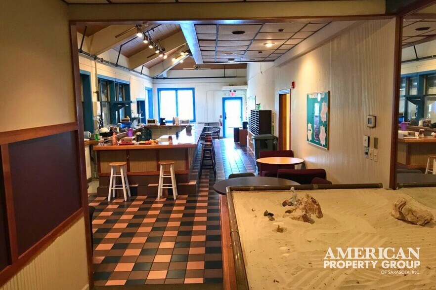 More Photos Of 3808 N Tamiami Trl, Sarasota Medical For Sale