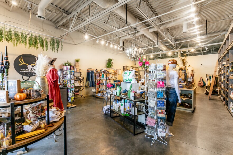More Photos Of 6300 N Sagewood Dr, Park City Storefront For Lease