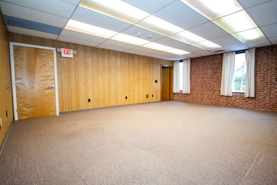 More Photos Of 1300 Jefferson Blvd, Warwick Showroom For Lease