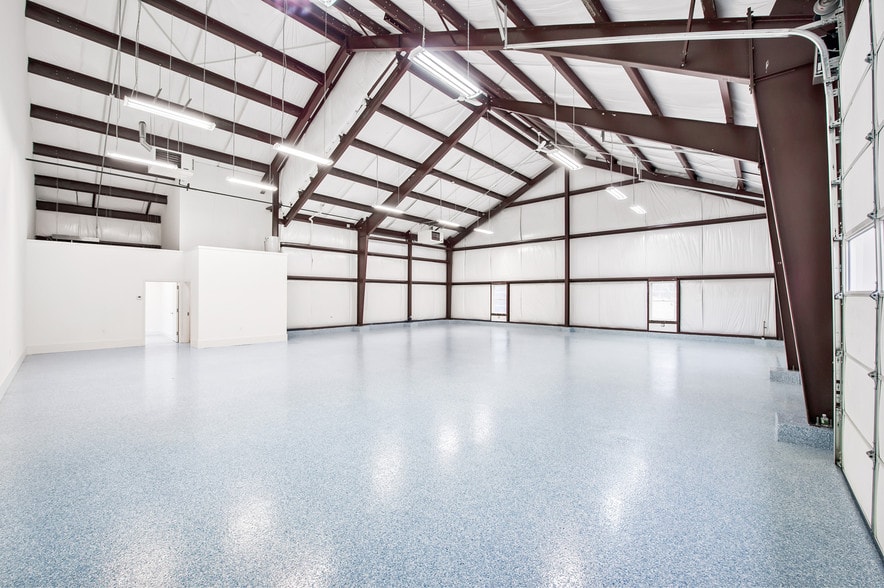 More Photos Of 77 Queens Ln, East Hampton Light Distribution For Lease