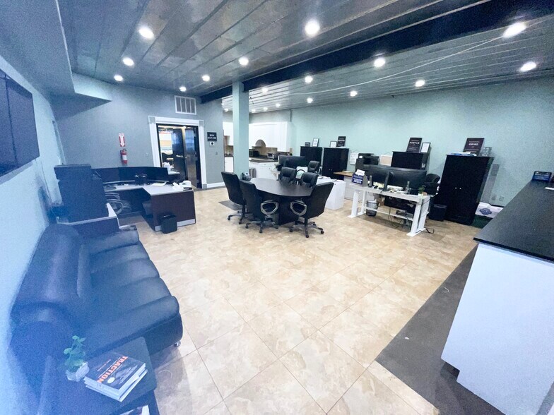 More Photos Of 1155 NE Cleveland St, Clearwater Office Residential For Lease